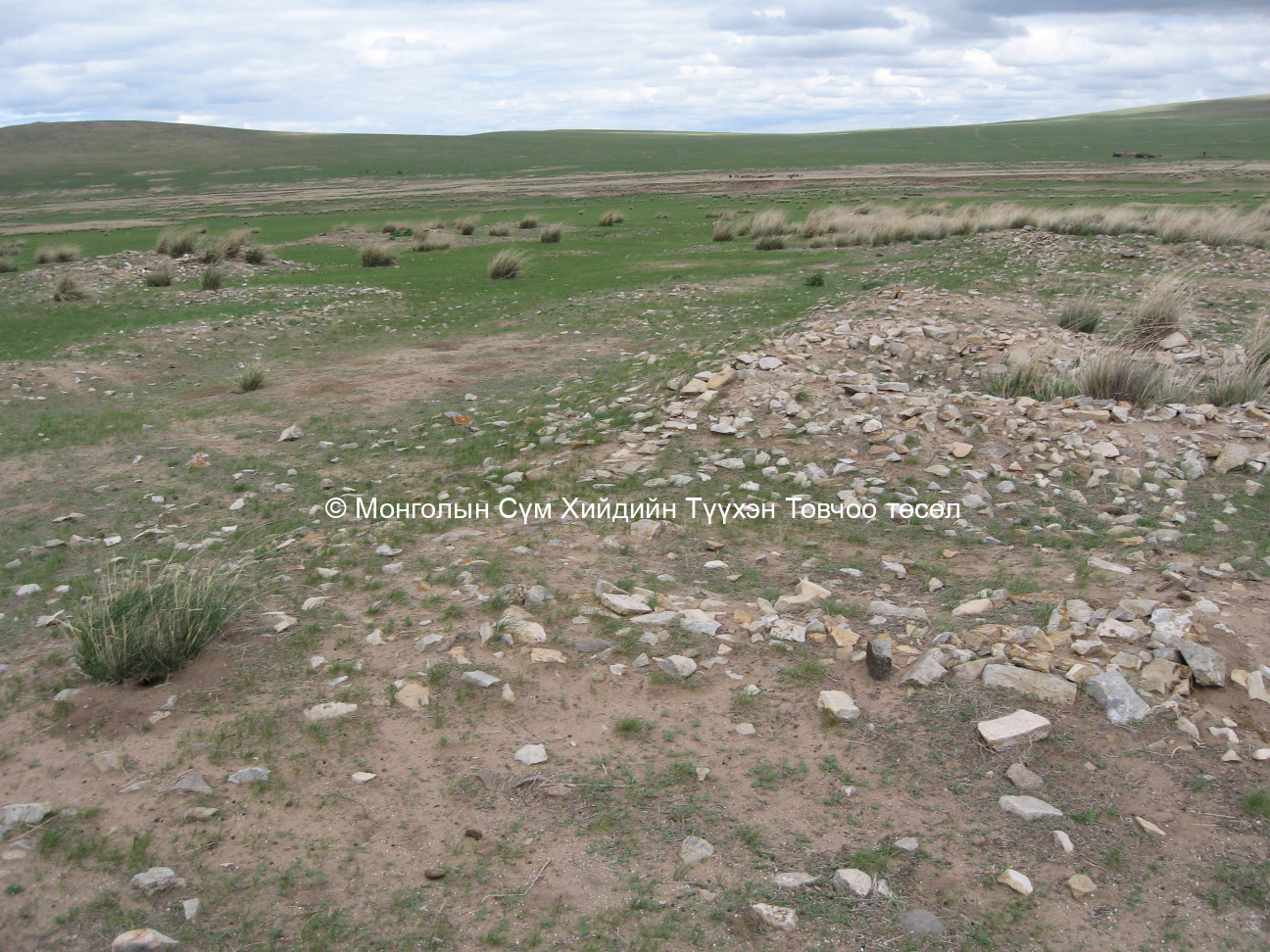Арын хамбын хийдийн гол цогчин дуганаас зүүн тийш 